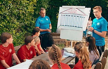 Kicken wie ein Mädchen